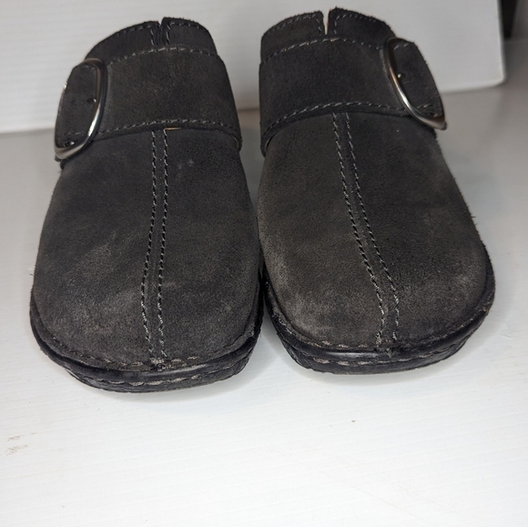 BORN Suede Black Mules Size 8 large Buckle - Picture 10 of 12